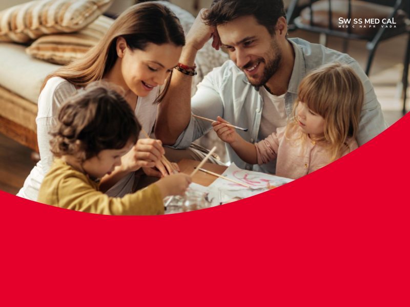Familia dibujando en casa